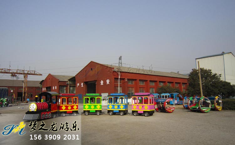 鄭州夢(mèng)之龍游樂(lè)設(shè)備廠展廳無(wú)軌小火車